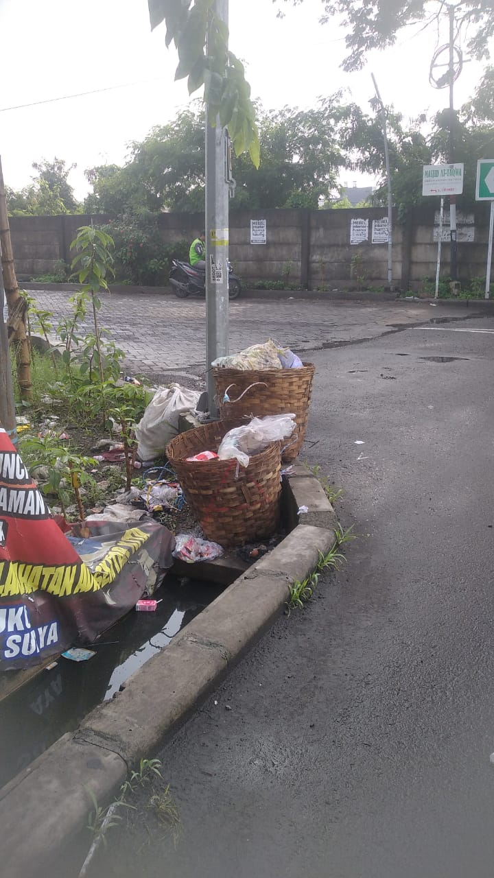 Permasalahan Limbah Ikan di Depan Marina Blok E-F